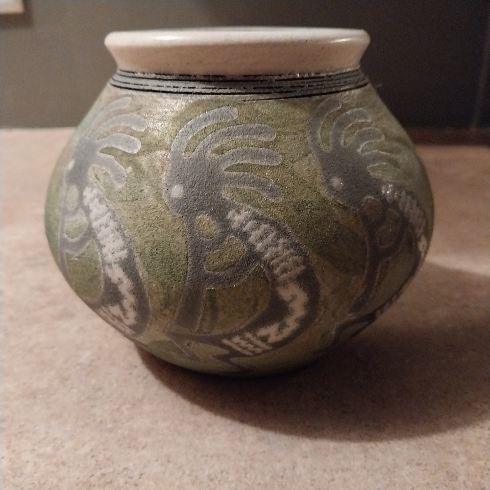 VTG signed Jeremy Diller Raku Art Pottery Vase. Measurements  are in pictures